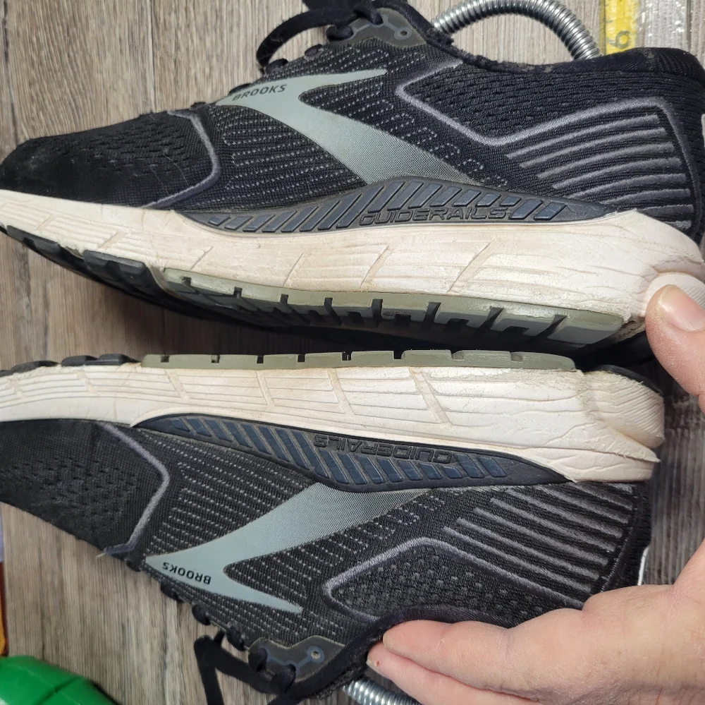 Brooks Beast 20 Mens Sz 9 4E Shoes Black Running Walking Gym Sneaker‎